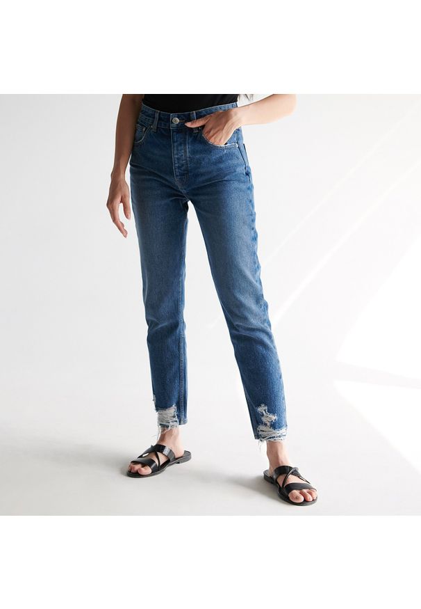 Sinsay - Jeansy high waist - Granatowy. Stan: podwyższony. Kolor: niebieski. Materiał: jeans