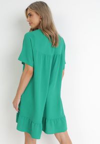 Born2be - Zielona Sukienka Mini z Rozkloszowanym Dołem i Falbanką Neothea. Kolor: zielony. Długość rękawa: krótki rękaw. Sezon: wiosna, lato. Długość: mini #4