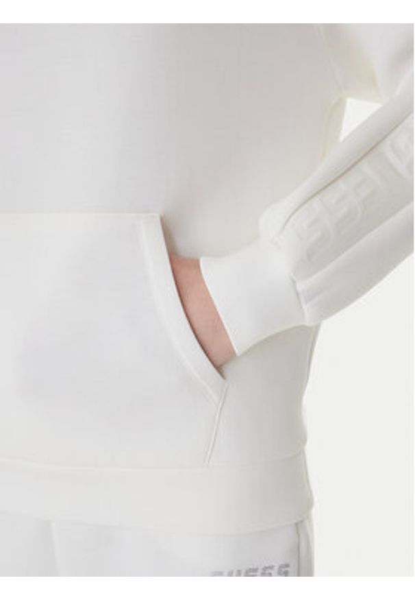 Guess Bluza Brenda V2YQ18 K7UW2 Biały Regular Fit. Kolor: biały. Materiał: wiskoza