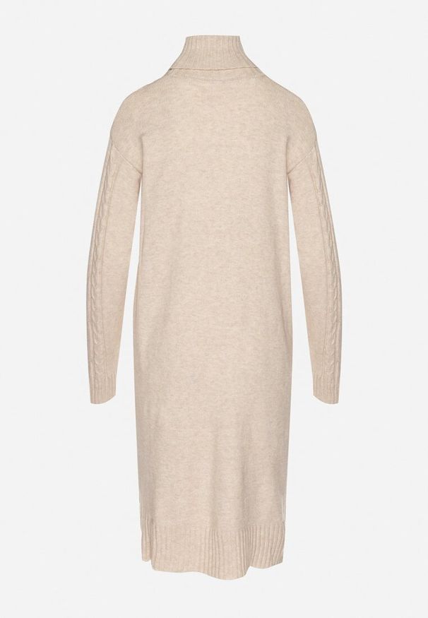 Born2be - Jasnobeżowa Pudełkowa Sukienka Sweterkowa z Bawełną Wełną i Golfem Ozdobiona Splotem Teralinne. Okazja: na co dzień. Typ kołnierza: golf. Kolor: beżowy. Materiał: wełna, bawełna. Wzór: aplikacja, ze splotem. Styl: casual, klasyczny