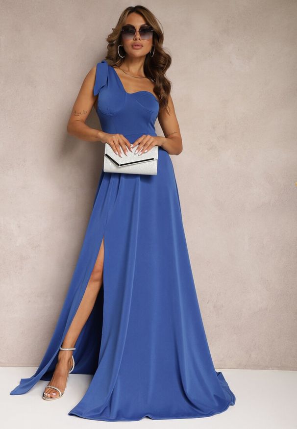 Renee - Granatowa Sukienka o Rozkloszowanym Kroju na Jedno Ramię z Głębokim Rozcięciem Efiela. Okazja: na wesele, na imprezę, na ślub cywilny. Kolor: niebieski. Materiał: skóra. Typ sukienki: oversize, rozkloszowane, asymetryczne. Styl: elegancki