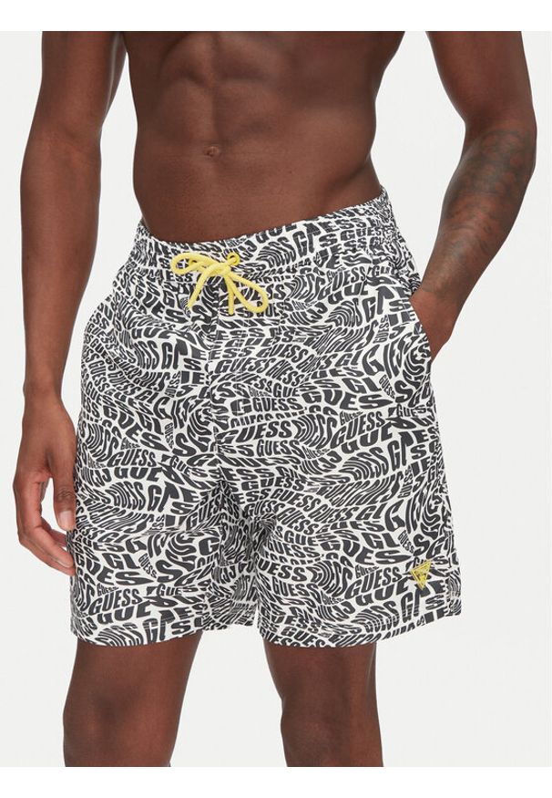 Guess Szorty kąpielowe F5GT04 WG2D2 Czarny Regular Fit. Kolor: czarny. Materiał: syntetyk
