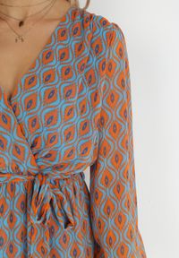 Born2be - Niebiesko-Pomarańczowa Kopertowa Sukienka Mini z Gumką w Pasie Anitra. Kolor: niebieski. Materiał: tkanina. Typ sukienki: kopertowe. Długość: mini #5