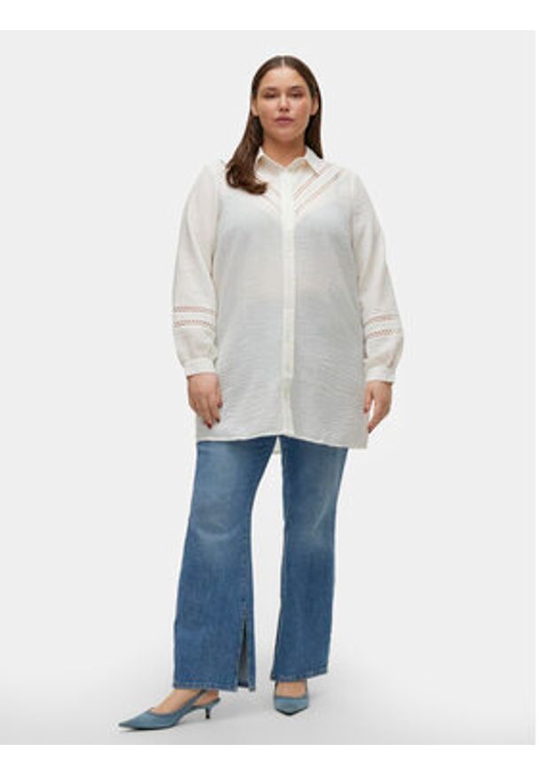 Vero Moda Curve Sukienka koszulowa Chris 10301894 Biały Regular Fit. Kolor: biały. Materiał: syntetyk. Typ sukienki: koszulowe