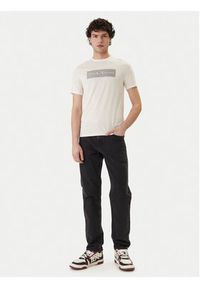 Armani Exchange T-Shirt XM002472 AF10356 U1074 Écru Slim Fit. Kolor: kremowy. Materiał: bawełna #2