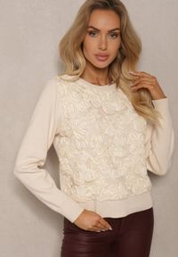 Renee - Jasnobeżowy Sweter z Wiskozą Ozdobiony Aplikacjami z Siateczki Harilia. Okazja: na co dzień. Kolor: beżowy. Materiał: wiskoza. Wzór: aplikacja. Styl: klasyczny, casual, elegancki