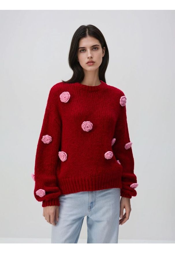 Reserved - Sweter z różami - czerwony. Kolor: czerwony. Materiał: wełna, dzianina
