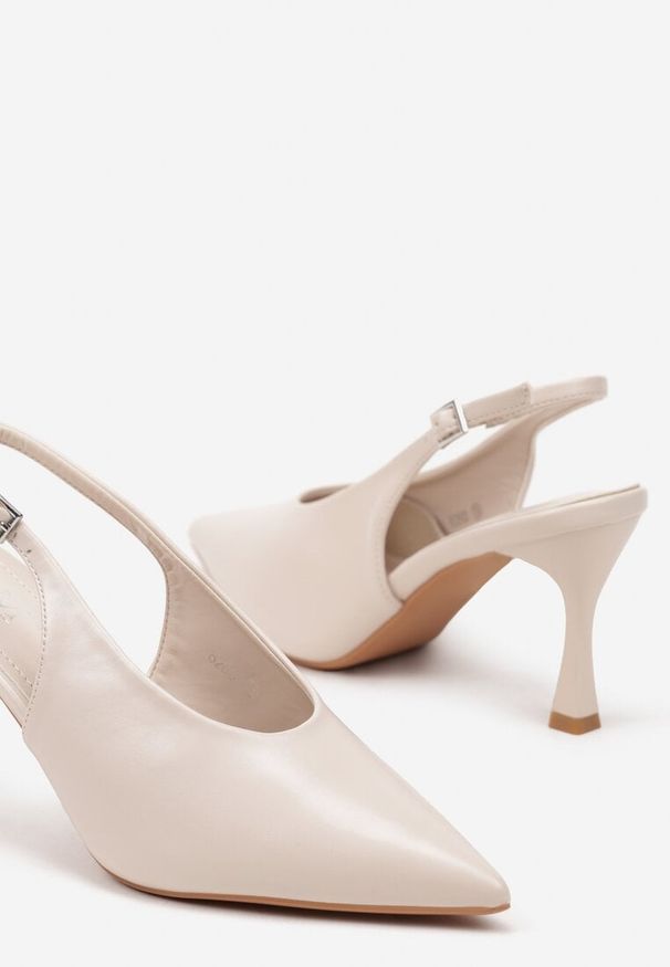 Renee - Beżowe Sandały na Szpilce w Stylu Slingback Delaneta. Okazja: na co dzień. Zapięcie: sprzączka. Kolor: beżowy. Materiał: jeans. Obcas: na szpilce. Styl: street, casual, elegancki