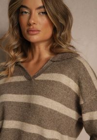 Renee - Beżowy Sweter z Wełną Zdobiony Kołnierzykiem i Wzorem w Paski Tevila. Okazja: na co dzień. Typ kołnierza: dekolt w serek. Kolor: beżowy. Materiał: wełna. Wzór: paski, aplikacja. Styl: elegancki, casual, sportowy #3