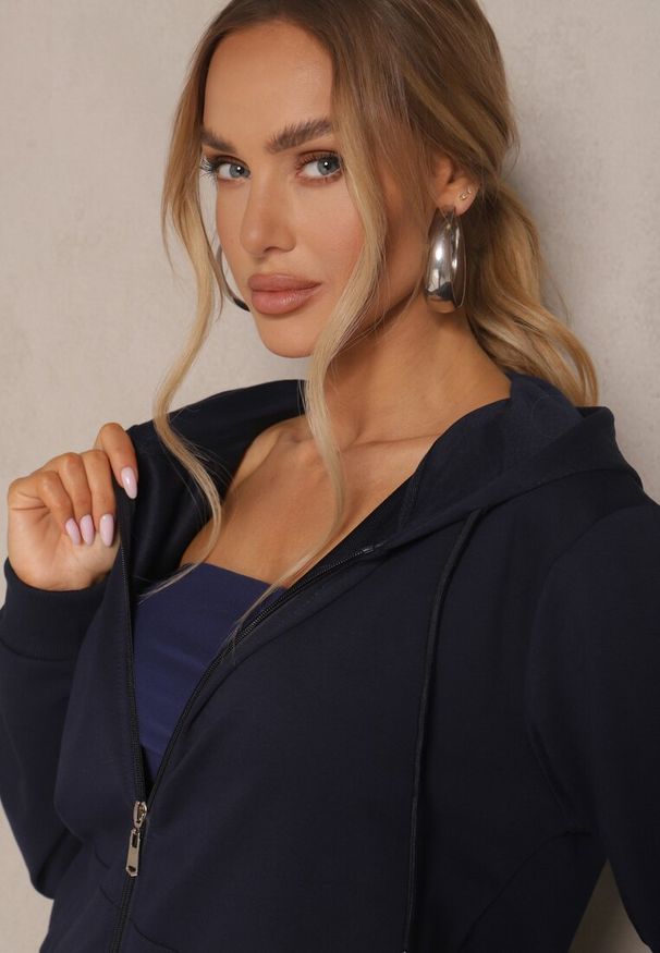 Renee - Granatowa Rozpinana Bluza z Bawełny z Kapturem Ozdobiona Sznurkami Telidwena. Okazja: na co dzień. Typ kołnierza: kaptur. Kolor: niebieski. Materiał: bawełna. Wzór: aplikacja. Styl: elegancki, casual