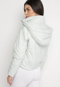 Born2be - Miętowa Pikowana Kurtka z Kapturem i Lekkim Ociepleniem Ninirila. Okazja: na spacer. Typ kołnierza: kaptur. Kolor: miętowy. Materiał: jeans. Długość: krótkie. Styl: klasyczny, elegancki #5