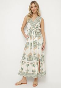 Born2be - Zielona Wiskozowa Sukienka z Kopertowym Dekoltem i Paskiem Eravira. Okazja: na co dzień. Typ kołnierza: dekolt kopertowy. Kolor: zielony. Materiał: wiskoza. Typ sukienki: kopertowe. Styl: klasyczny, casual, elegancki #7