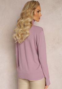 Renee - Różowy Sweter Golf o Dopasowanym Fasonie z Wiskozą Nalexa. Typ kołnierza: golf. Kolor: różowy. Materiał: wiskoza. Długość rękawa: długi rękaw. Długość: długie. Sezon: zima, jesień. Styl: klasyczny #3