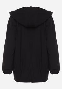 Born2be - Czarna Kurtka Jednorzędowa z Bawełną Kapturem i Wstążką Zakończona Ściągaczem Martinis. Okazja: na co dzień. Kolor: czarny. Materiał: bawełna. Wzór: aplikacja. Styl: casual, elegancki, klasyczny #6