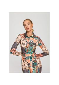 Sukienki.shop - Ołówkowa sukienka z odważnym nadrukiem koszulowa góra. Okazja: na randkę, do pracy. Wzór: nadruk. Typ sukienki: ołówkowe, koszulowe. Styl: wizytowy #2