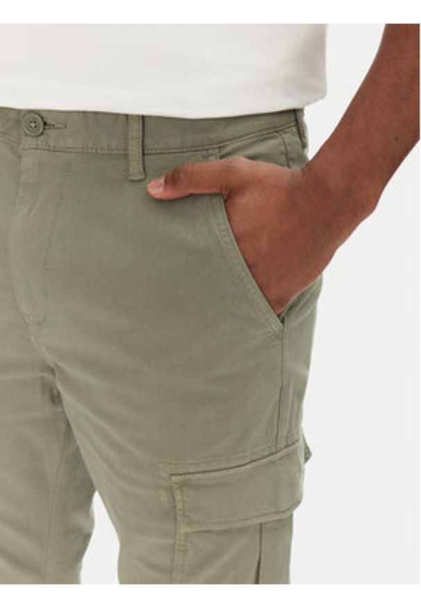 Tommy Jeans Spodnie materiałowe Austin DM0DM20281 Zielony Regular Fit. Kolor: zielony. Materiał: bawełna