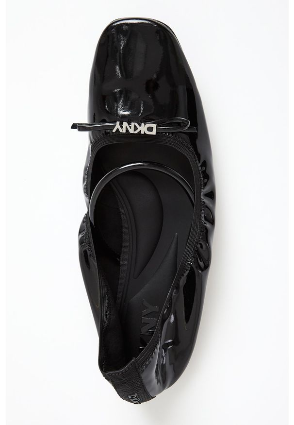 Baleriny damskie lakierowane DKNY. Materiał: lakier