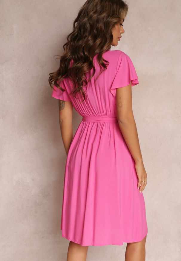 Renee - Fuksjowa Rozkloszowana Sukienka Midi z Wiązanym Paskiem Elemia. Kolor: różowy. Materiał: wiskoza, materiał, tkanina. Długość: midi