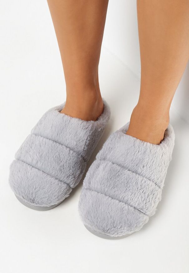 Born2be - Szare Kapcie z Miękkiego Futerka z Zakrytym Noskiem Naveritte. Okazja: na imprezę, do domu. Kolor: szary. Materiał: futro. Obcas: na obcasie. Styl: elegancki. Wysokość obcasa: niski