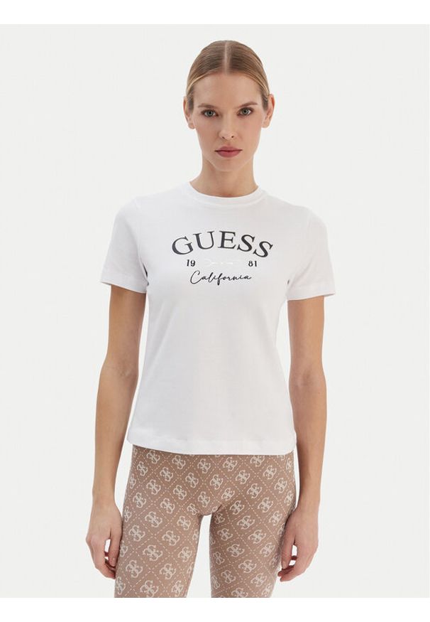 Guess T-Shirt V6RI02 J1314 Biały Regular Fit. Kolor: biały. Materiał: bawełna