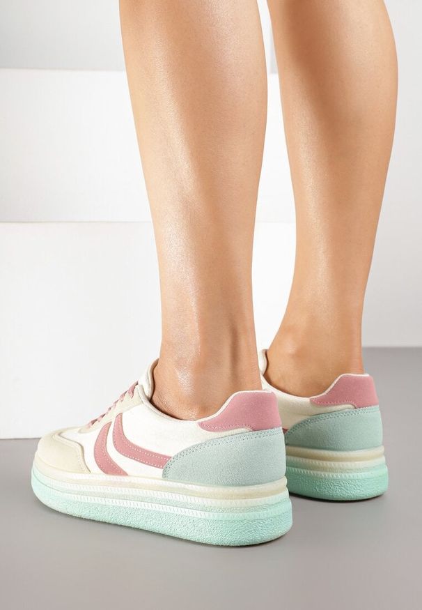 Renee - Jasnożółte Sneakersy Typu Kultowe Tenisówki na Niskiej Platformie Olritia. Nosek buta: okrągły. Zapięcie: sznurówki. Kolor: żółty. Materiał: materiał. Obcas: na platformie. Wysokość obcasa: niski