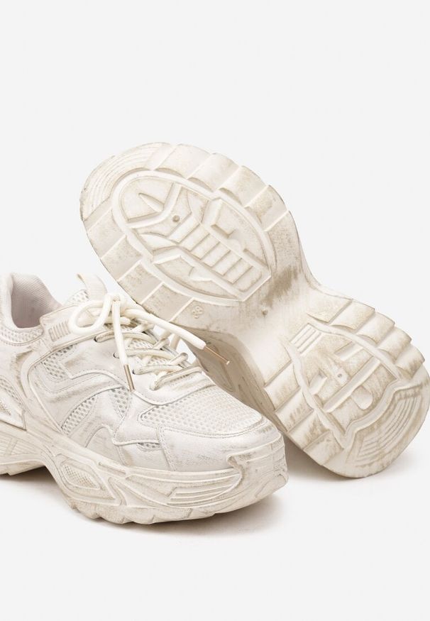 Renee - Beżowe Sneakersy w Streetwearowym Stylu na Podeszwie z Tłoczeniami Neodeoriel. Okazja: na co dzień. Kolor: beżowy. Obcas: na platformie