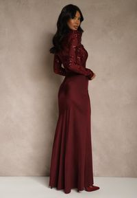 Renee - Bordowa Koktajlowa Sukienka z Półgolfem Zdobiona Cekinami i Trenem Nautitune. Kolor: czerwony. Wzór: aplikacja. Typ sukienki: oversize. Styl: wizytowy #4