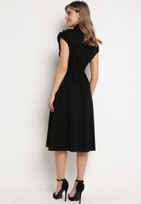 Born2be - Czarna Sukienka Koszulowa Phinitrite. Okazja: na co dzień. Kolor: czarny. Wzór: aplikacja. Typ sukienki: koszulowe. Materiał: materiał. Długość rękawa: krótki rękaw. Sezon: lato. Styl: casual. Długość: midi #2