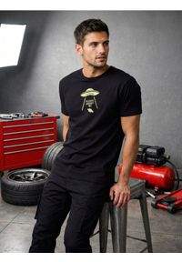 Sinsay - Bawełniana koszulka z nadrukiem - czarny. Kolor: czarny. Materiał: bawełna. Wzór: nadruk #1