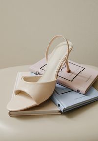 Born2be - Beżowe Sandały Vices na Szpilce z Elastycznym Paskiem na Piętę Evisolla. Okazja: na co dzień. Zapięcie: pasek. Kolor: beżowy. Materiał: jeans. Obcas: na szpilce. Styl: klasyczny, elegancki, casual. Wysokość obcasa: średni