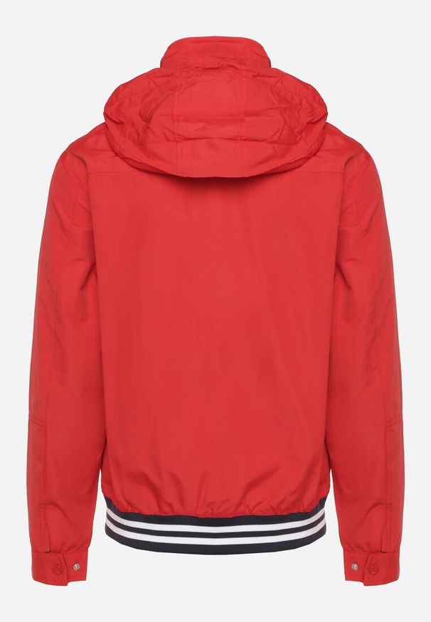 Born2be - Czerwona Kurtka z Kapturem Chowanym w Stójce i Kieszeniami Naienna. Typ kołnierza: kaptur, kołnierzyk stójkowy. Kolor: czerwony. Materiał: tkanina