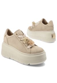 CheBello - Sneakersy damskie Chebello, ze skóry naturalnej na wysokiej platformie z klasycznym sznurowaniem i dekoracyjnymi chwostami, beżowe, 5002_-194-000-PSK. Okazja: na co dzień. Kolor: beżowy. Materiał: skóra. Szerokość cholewki: normalna. Obcas: na platformie. Sport: turystyka piesza #4