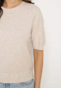 Born2be - Beżowy Sweter z Wełną i Krótkim Rękawem Turosa. Okazja: na co dzień. Kolor: beżowy. Materiał: wełna. Długość rękawa: krótki rękaw. Długość: krótkie. Styl: klasyczny, casual, elegancki