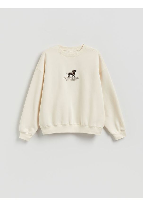 Reserved - Bluza z ozdobnym haftem - kremowy. Kolor: kremowy. Materiał: bawełna, dzianina. Wzór: haft