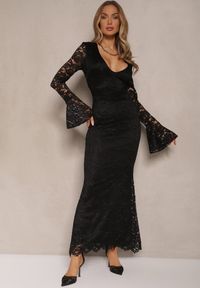 Renee - Czarna Dopasowana Sukienka Zdobiona Koronką z Rozszerzanym Dołem Hannalis. Okazja: na studniówkę, na imprezę. Kolor: czarny. Materiał: koronka. Wzór: koronka, aplikacja. Typ sukienki: dopasowane. Styl: elegancki #1