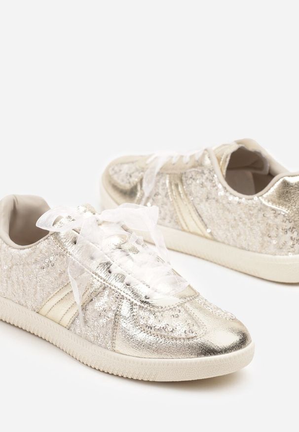 Born2be - Złote Sneakersy ze Skórzaną Wkładką i Cekinami Iswia. Okazja: na co dzień. Zapięcie: sznurówki. Kolor: złoty. Materiał: skóra