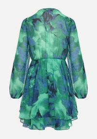 Born2be - Zielona Sukienka Mini z Kopertowym Dekoltem i Wzorem Tie-Dye Arisel. Okazja: na randkę, na imprezę. Kolor: zielony. Typ sukienki: kopertowe. Długość: mini #5