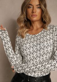 Renee - Czarno-Biała Bluzka Longsleeve z Bawełny Ozdobiony Literowym Wzorem Javelina. Okazja: na co dzień. Kolor: czarny. Materiał: bawełna. Długość rękawa: długi rękaw. Wzór: aplikacja. Styl: klasyczny, casual, elegancki #2