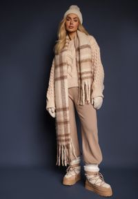 Renee - Beżowy Sweter z Wełną i Bawełną w Warkoczykowy Splot Kestina. Kolor: beżowy. Materiał: bawełna, wełna. Wzór: ze splotem. Styl: klasyczny #6