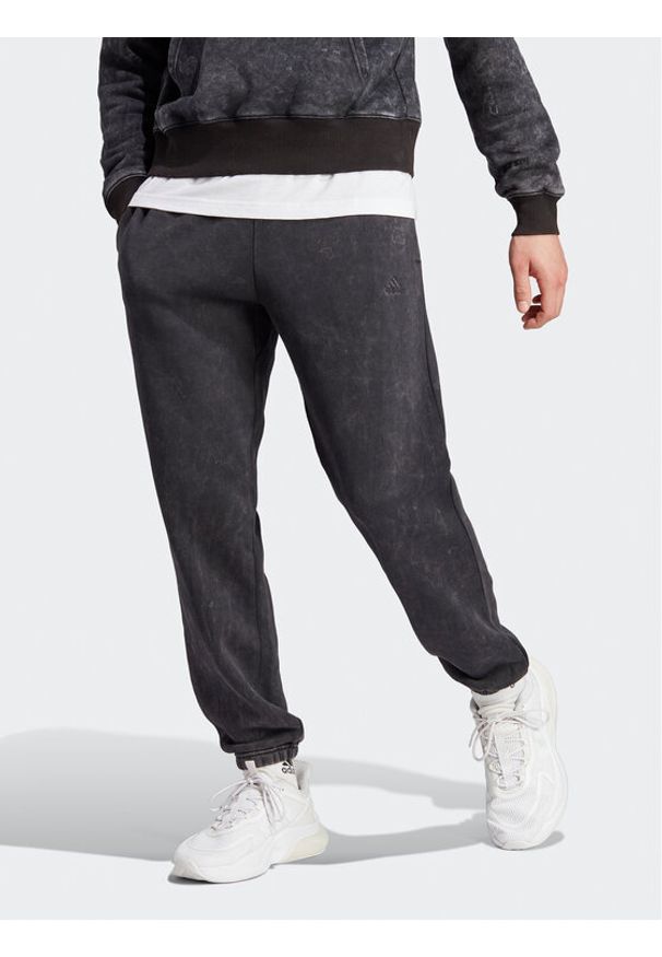 Adidas - adidas Spodnie dresowe ALL SZN Garment Wash IJ6932 Czarny Regular Fit. Kolor: czarny. Materiał: bawełna
