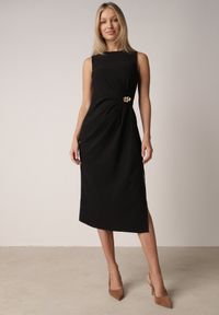 Born2be - Czarna Sukienka z Wiskozą z Metaliczną Aplikacją i Rozcięciem na Nogę Aeradina. Kolor: czarny. Materiał: wiskoza. Wzór: aplikacja. Styl: klasyczny #6