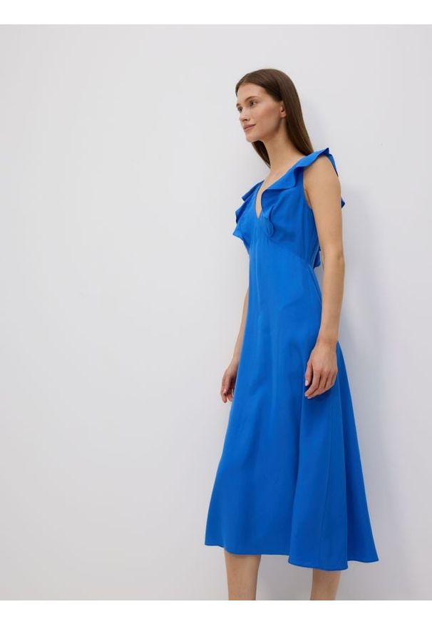 Reserved - Sukienka midi z lyocellu - niebieski. Kolor: niebieski. Materiał: len. Długość: midi