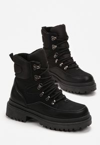 Born2be - Czarne Traperki na Płaskiej Podeszwie z Protektorem Ozdobione Przeszyciami Airana. Wysokość cholewki: za kostkę. Kolor: czarny. Szerokość cholewki: normalna. Wzór: aplikacja. Obcas: na płaskiej podeszwie #3