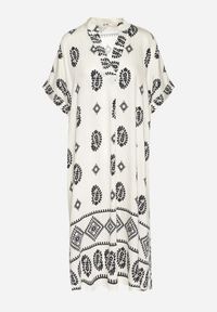 Born2be - Czarno-Kremowa Wiskozowa Sukienka Boho o Pudełkowym Kroju z Rozcięciami Nelbia. Okazja: na co dzień. Typ kołnierza: dekolt w serek. Kolor: czarny. Materiał: wiskoza. Styl: boho #3