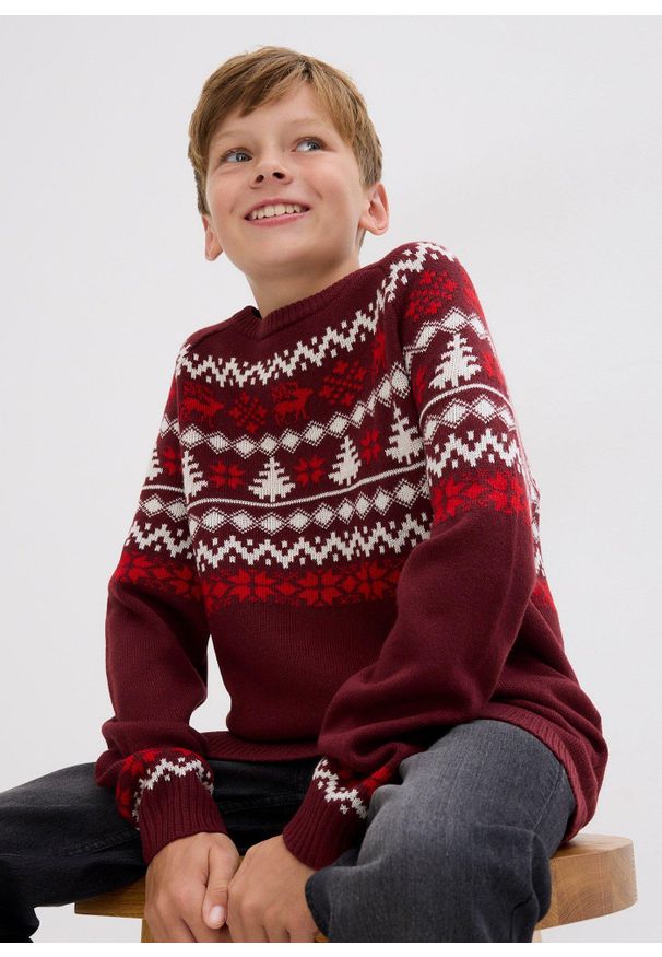 bonprix - Sweter dziecięcy w norweski wzór. Kolor: czerwony