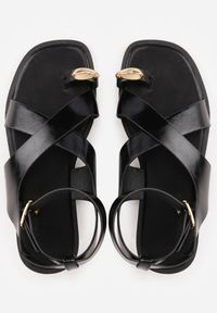 Renee - Czarne Sandały w Stylu Japonek Ozdobione Metaliczną Aplikacją Carover. Okazja: na co dzień. Zapięcie: pasek. Kolor: czarny. Wzór: aplikacja. Styl: casual, elegancki #2