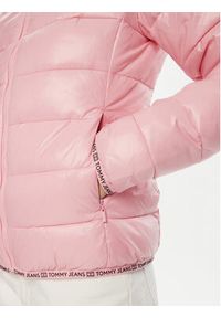 Tommy Jeans Kurtka zimowa Essential DW0DW19312 Różowy Regular Fit. Kolor: różowy. Materiał: syntetyk. Sezon: zima #3