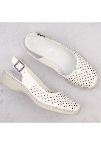 Skórzane komfortowe sandały damskie pełne ażurowe białe Rieker 41350-80. Kolor: biały. Materiał: skóra. Wzór: ażurowy #4