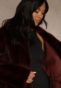 Renee - Bordowy Futrzany Płaszcz Oversize z Kieszeniami z Klapami Zellnessa. Okazja: na co dzień. Kolor: czerwony. Materiał: futro. Styl: casual #4