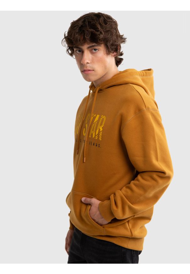 Big-Star - Bluza męska z kapturem z logo BIG STAR musztardowa Bruden 803. Typ kołnierza: kaptur. Kolor: brązowy. Materiał: jeans, materiał. Styl: sportowy, klasyczny